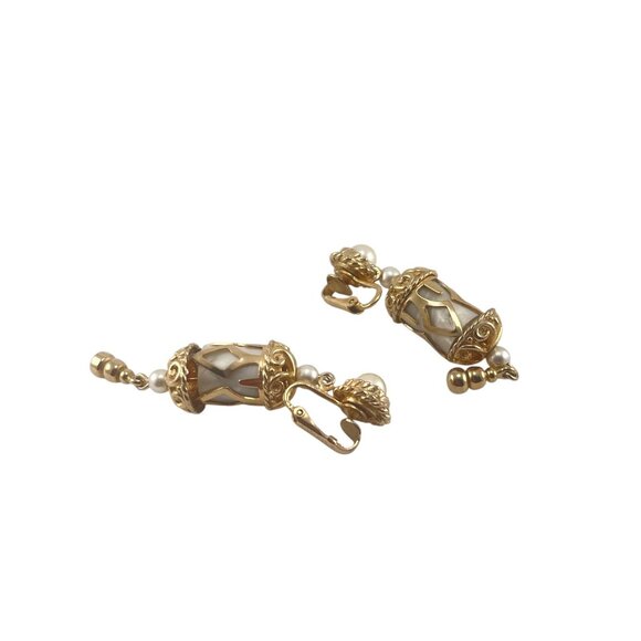 Emmons Magic Lantern Rare Gold Tone 1960s Pearl Drop Earrings With Filigree Desi - Picture 12 of 12